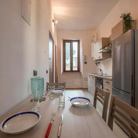 Cantikhouse - Free Wifi & Smartv Apartment